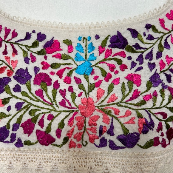 Mexican Embroidered Blouse. NWOT - Picture 3 of 9